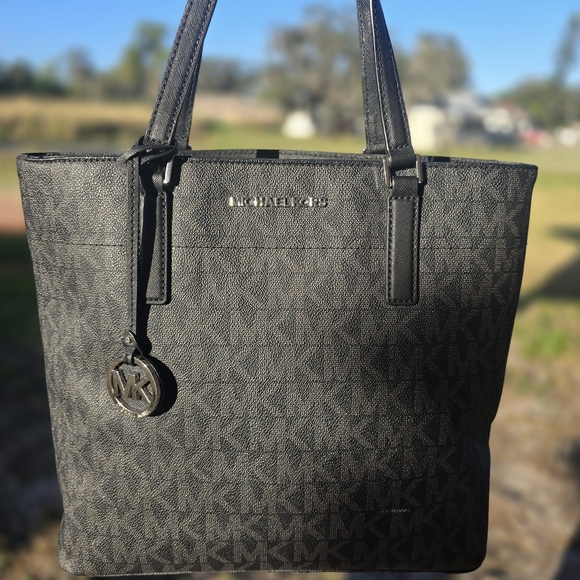 Michael Kors Handbags - Michael Kors Signature Black Tote